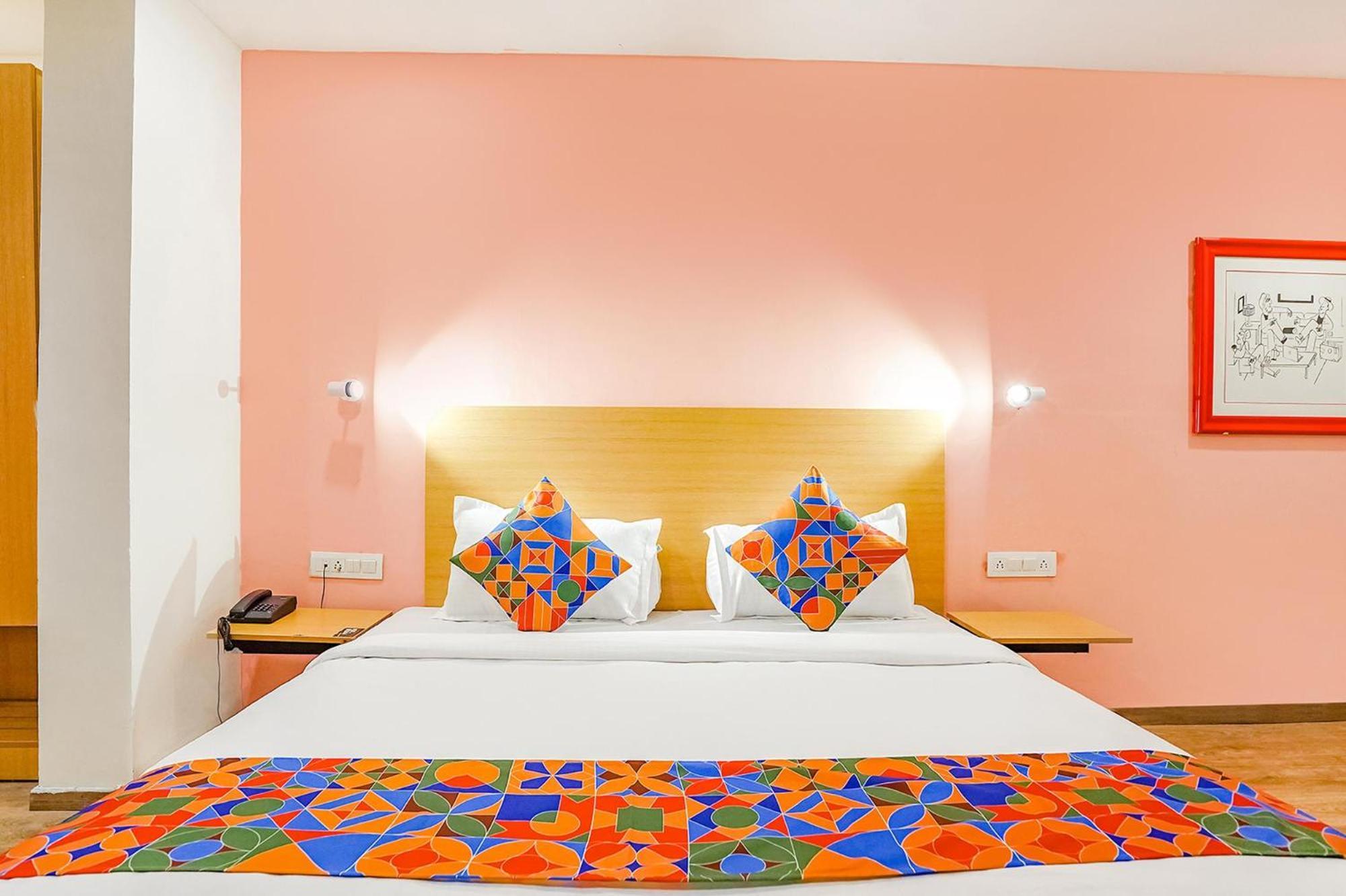 Indirapuram Super Townhouse O Hotel Aditya Residency Near Parthala Over Bridge Sector 121 Noida מראה חיצוני תמונה
