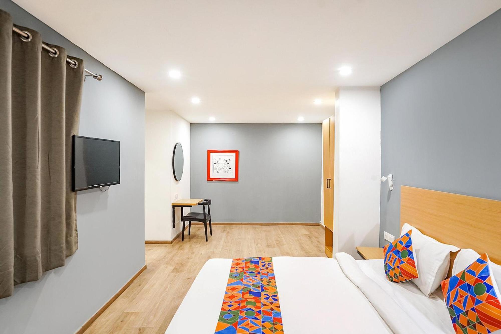 Indirapuram Super Townhouse O Hotel Aditya Residency Near Parthala Over Bridge Sector 121 Noida מראה חיצוני תמונה
