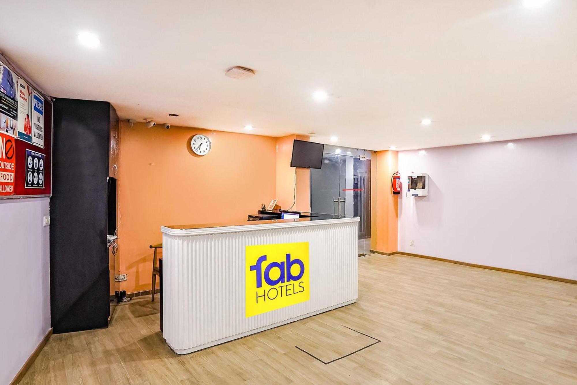 Indirapuram Super Townhouse O Hotel Aditya Residency Near Parthala Over Bridge Sector 121 Noida מראה חיצוני תמונה