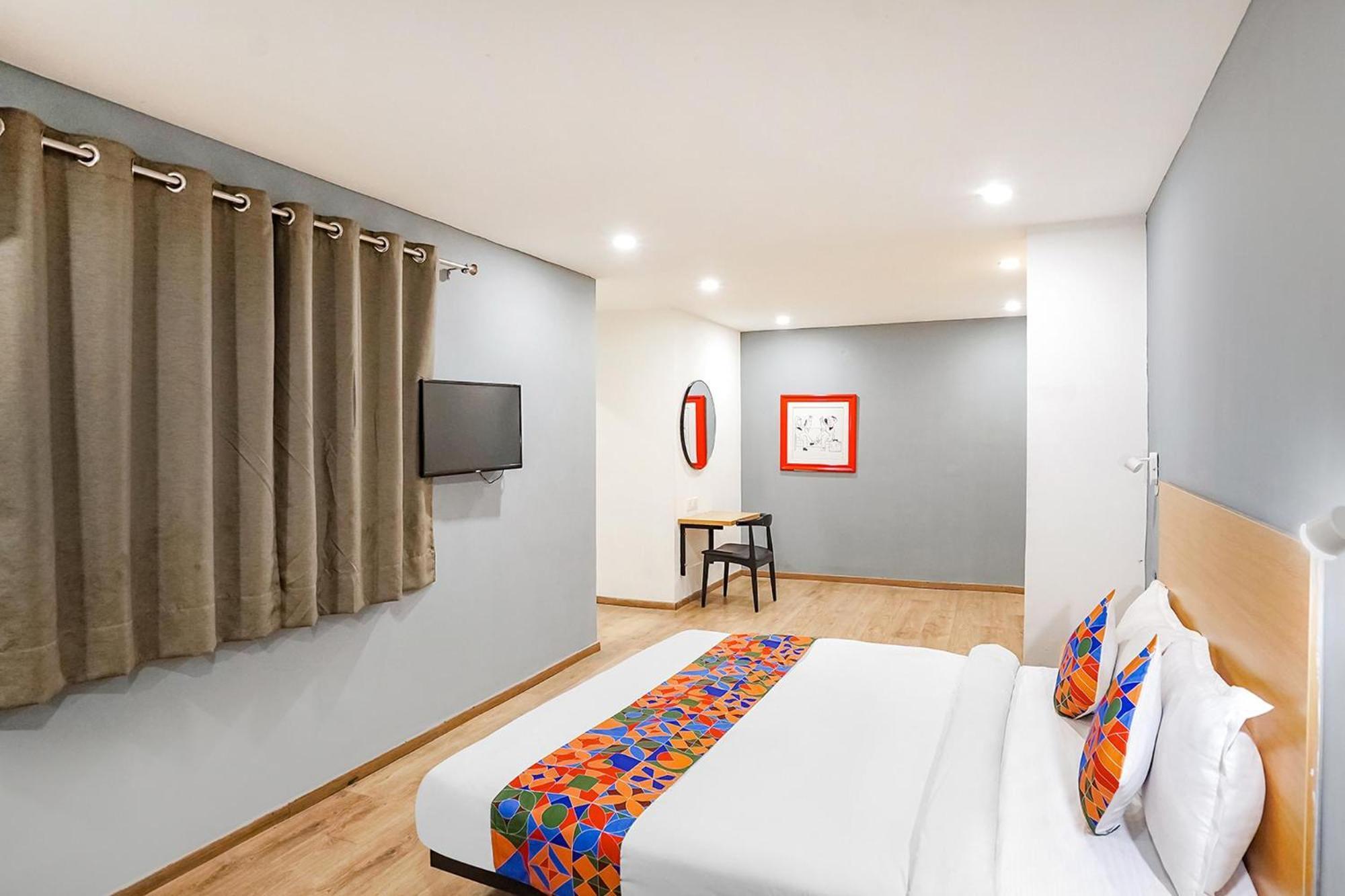 Indirapuram Super Townhouse O Hotel Aditya Residency Near Parthala Over Bridge Sector 121 Noida מראה חיצוני תמונה