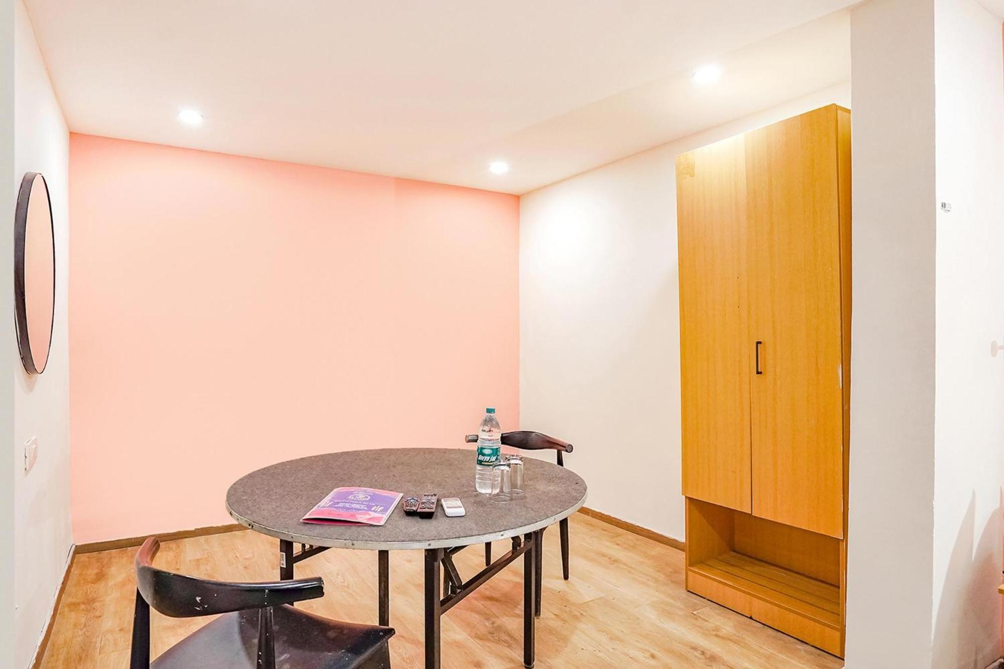 Indirapuram Super Townhouse O Hotel Aditya Residency Near Parthala Over Bridge Sector 121 Noida מראה חיצוני תמונה