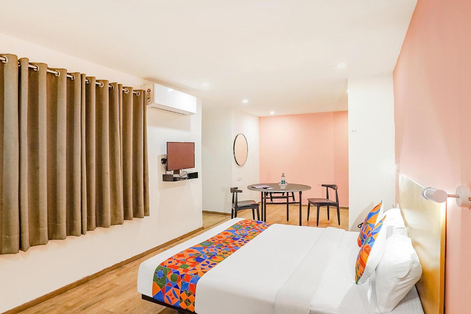 Indirapuram Super Townhouse O Hotel Aditya Residency Near Parthala Over Bridge Sector 121 Noida מראה חיצוני תמונה