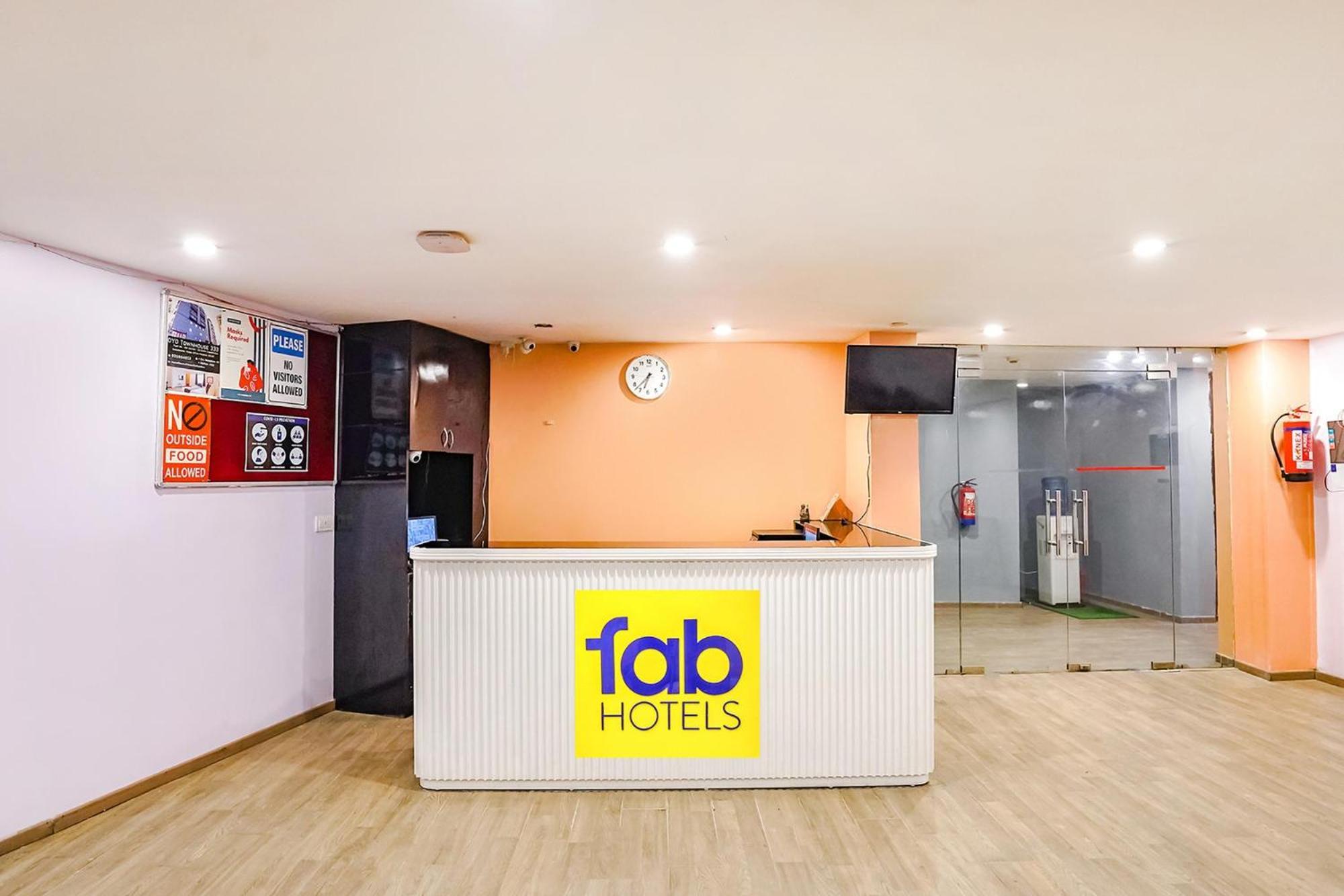 Indirapuram Super Townhouse O Hotel Aditya Residency Near Parthala Over Bridge Sector 121 Noida מראה חיצוני תמונה