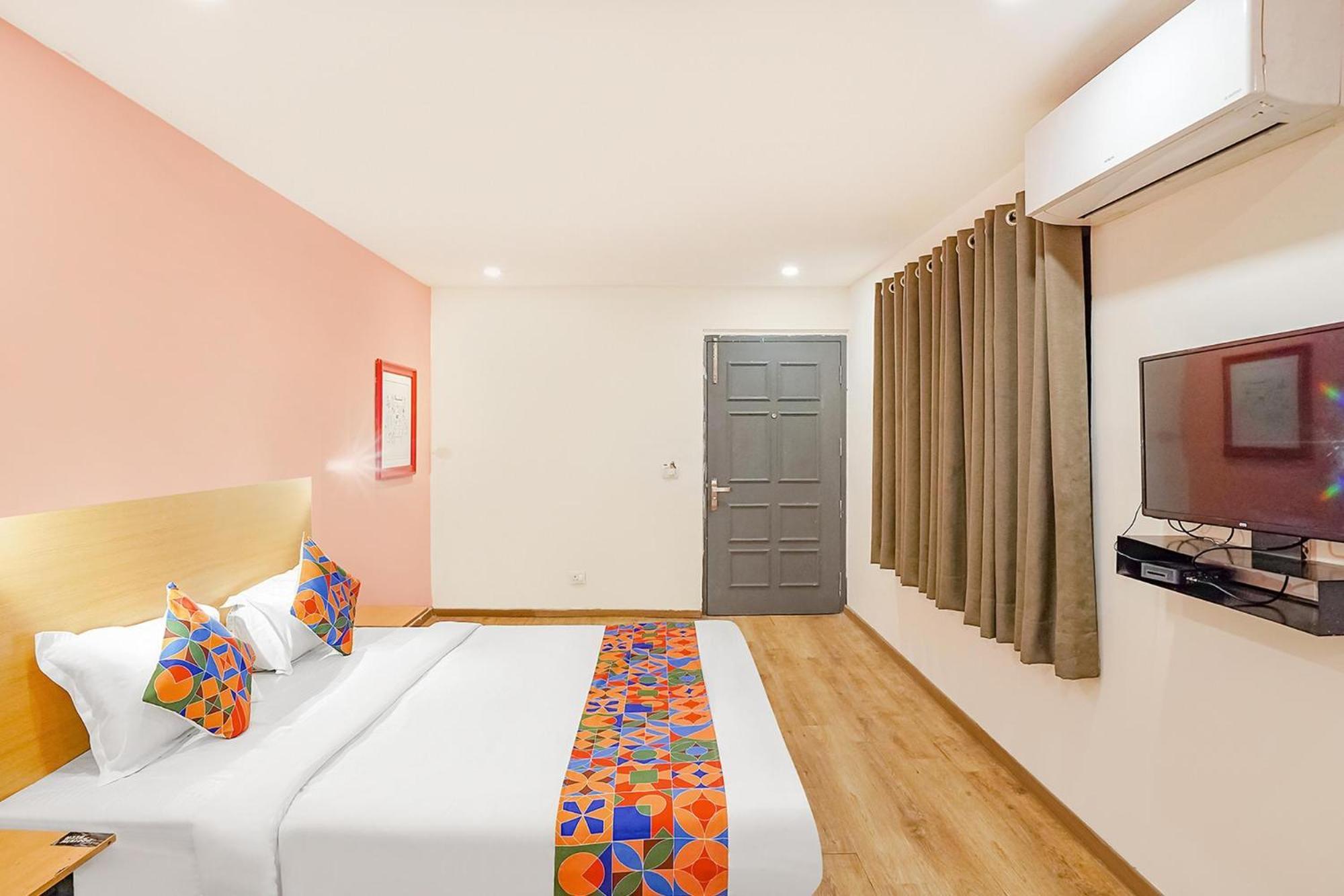 Indirapuram Super Townhouse O Hotel Aditya Residency Near Parthala Over Bridge Sector 121 Noida מראה חיצוני תמונה