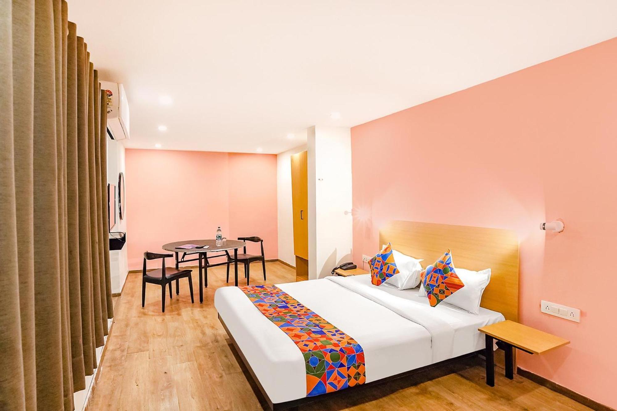Indirapuram Super Townhouse O Hotel Aditya Residency Near Parthala Over Bridge Sector 121 Noida מראה חיצוני תמונה