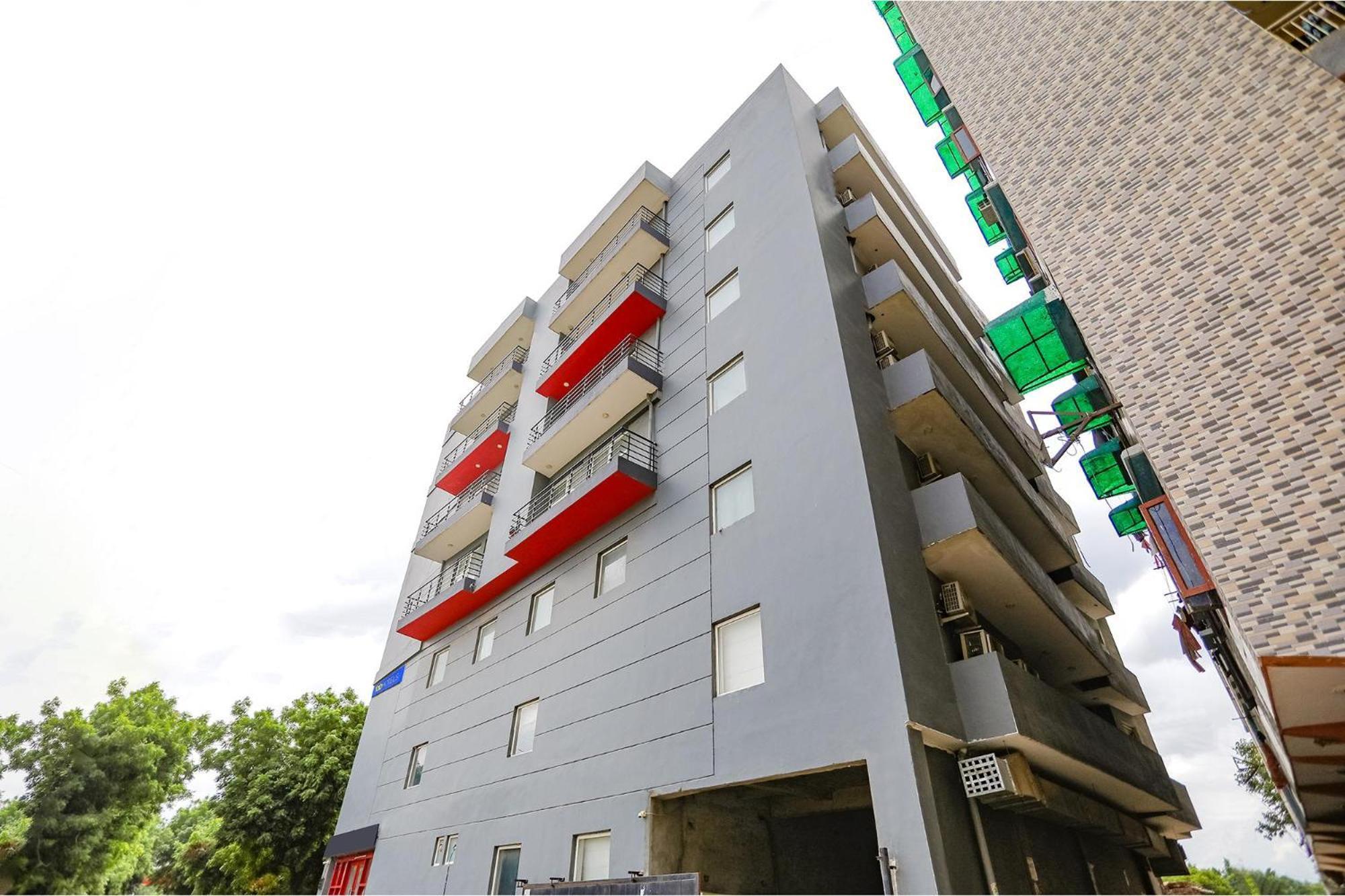 Indirapuram Super Townhouse O Hotel Aditya Residency Near Parthala Over Bridge Sector 121 Noida מראה חיצוני תמונה