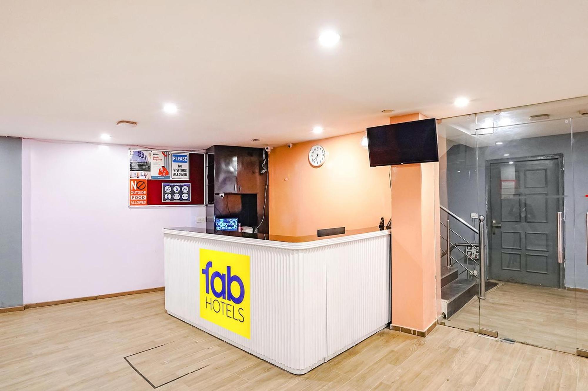 Indirapuram Super Townhouse O Hotel Aditya Residency Near Parthala Over Bridge Sector 121 Noida מראה חיצוני תמונה