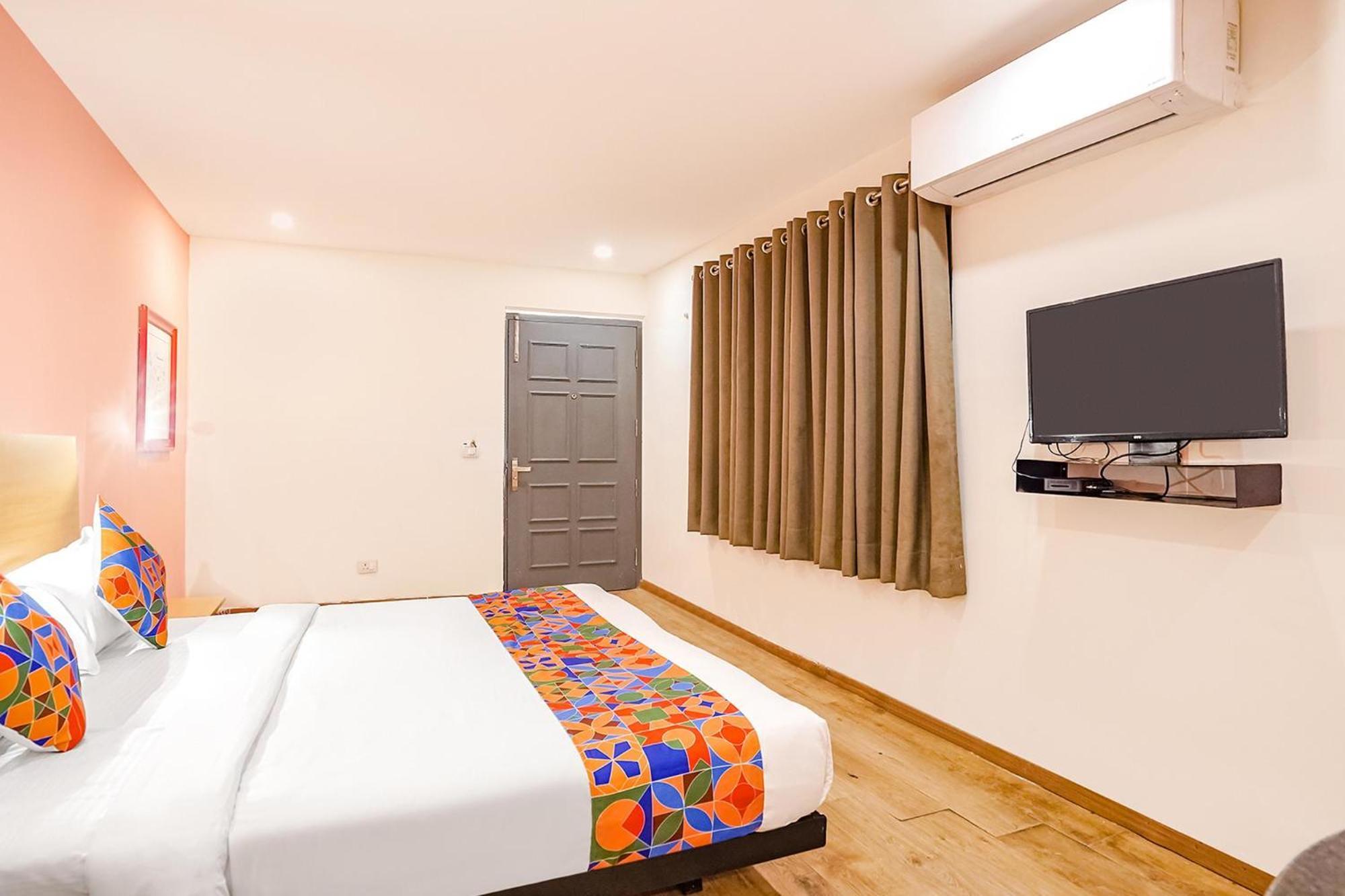 Indirapuram Super Townhouse O Hotel Aditya Residency Near Parthala Over Bridge Sector 121 Noida מראה חיצוני תמונה