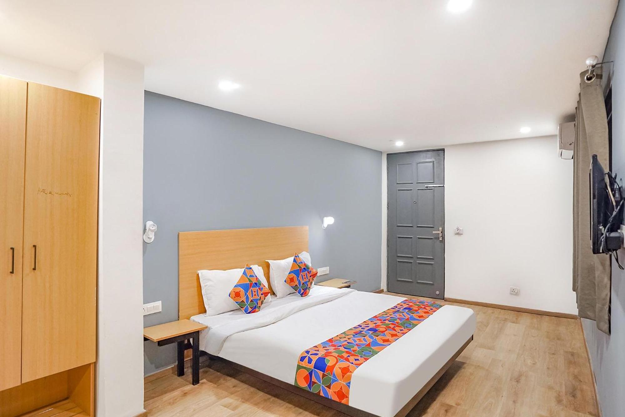 Indirapuram Super Townhouse O Hotel Aditya Residency Near Parthala Over Bridge Sector 121 Noida מראה חיצוני תמונה