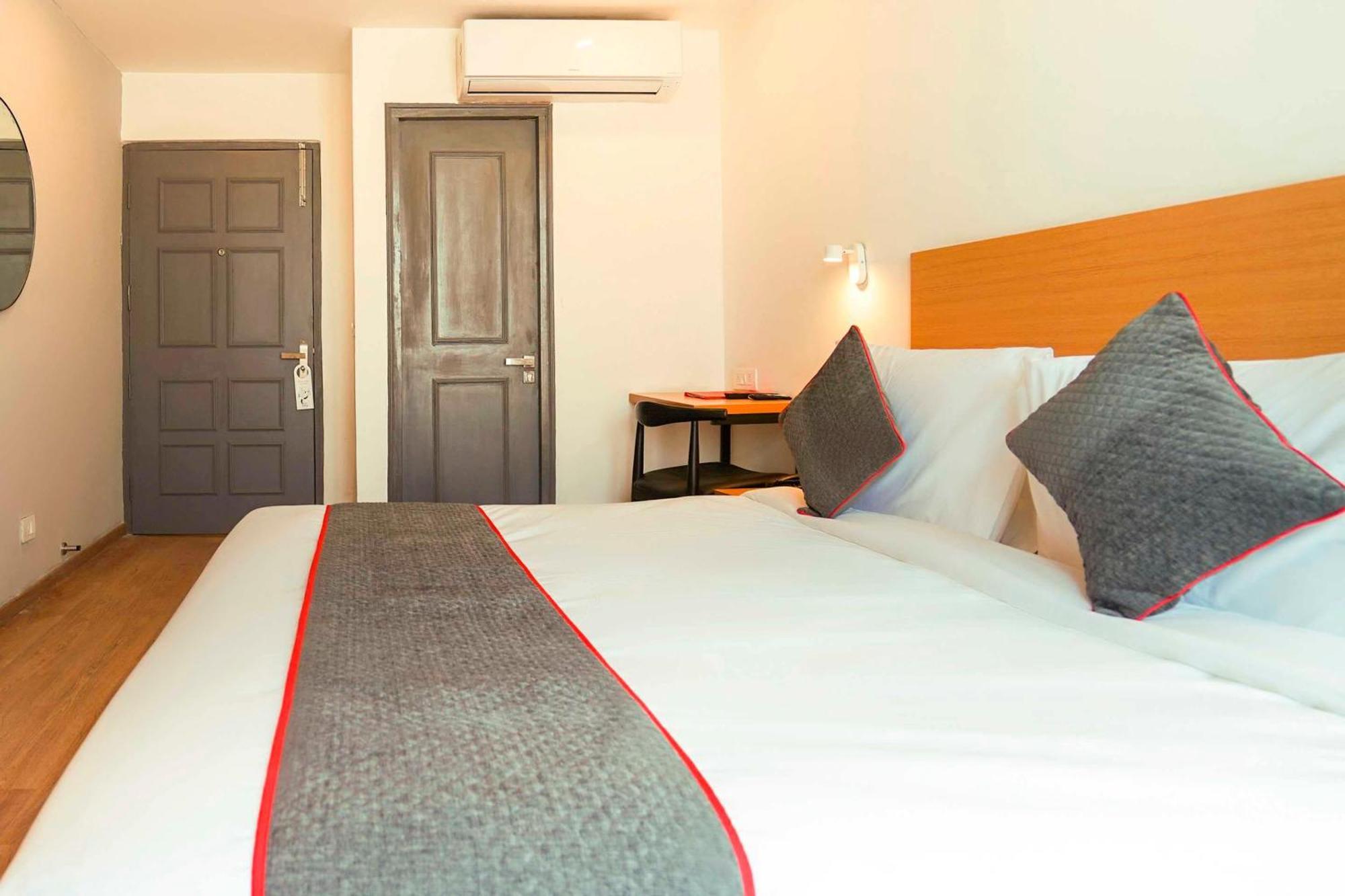 Indirapuram Super Townhouse O Hotel Aditya Residency Near Parthala Over Bridge Sector 121 Noida מראה חיצוני תמונה