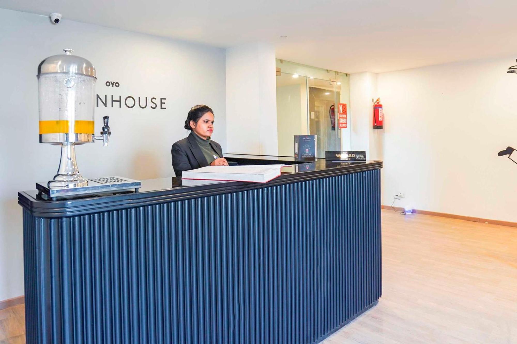 Indirapuram Super Townhouse O Hotel Aditya Residency Near Parthala Over Bridge Sector 121 Noida מראה חיצוני תמונה