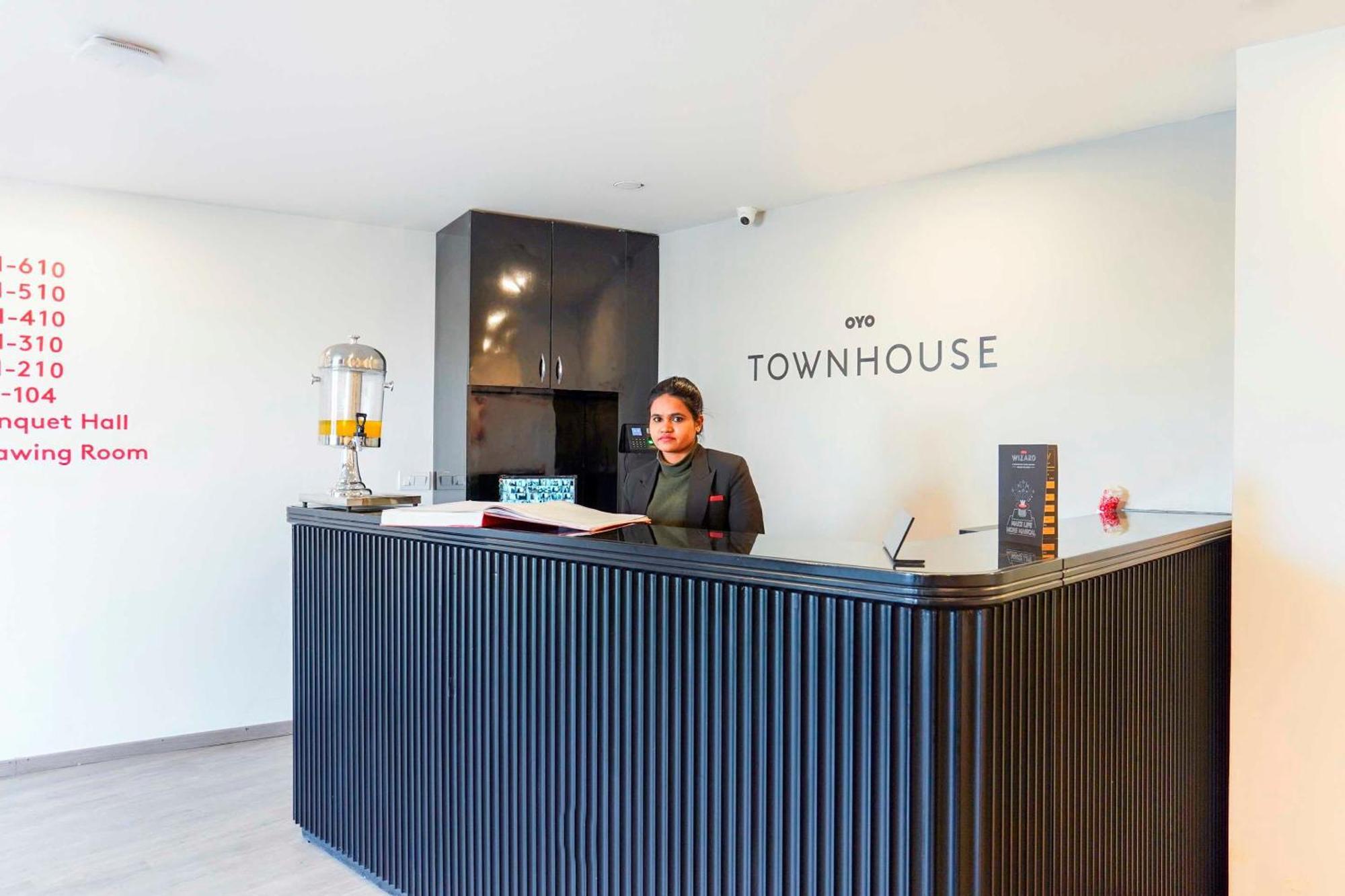 Indirapuram Super Townhouse O Hotel Aditya Residency Near Parthala Over Bridge Sector 121 Noida מראה חיצוני תמונה