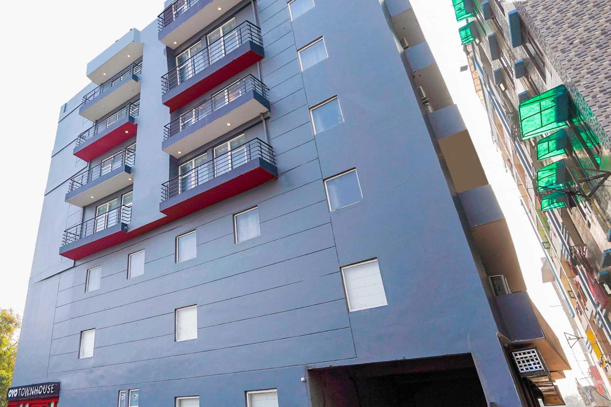 Indirapuram Super Townhouse O Hotel Aditya Residency Near Parthala Over Bridge Sector 121 Noida מראה חיצוני תמונה