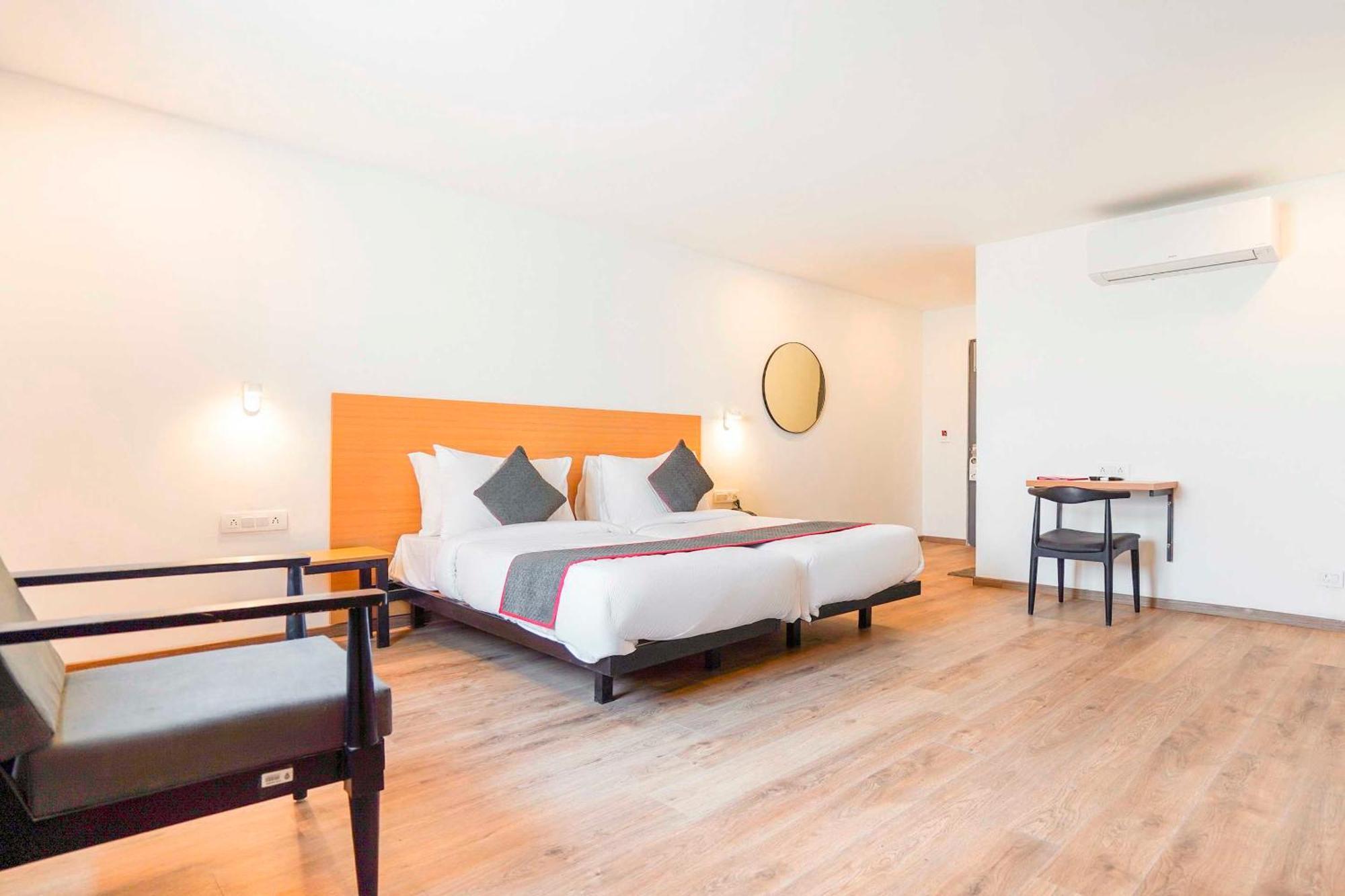 Indirapuram Super Townhouse O Hotel Aditya Residency Near Parthala Over Bridge Sector 121 Noida מראה חיצוני תמונה