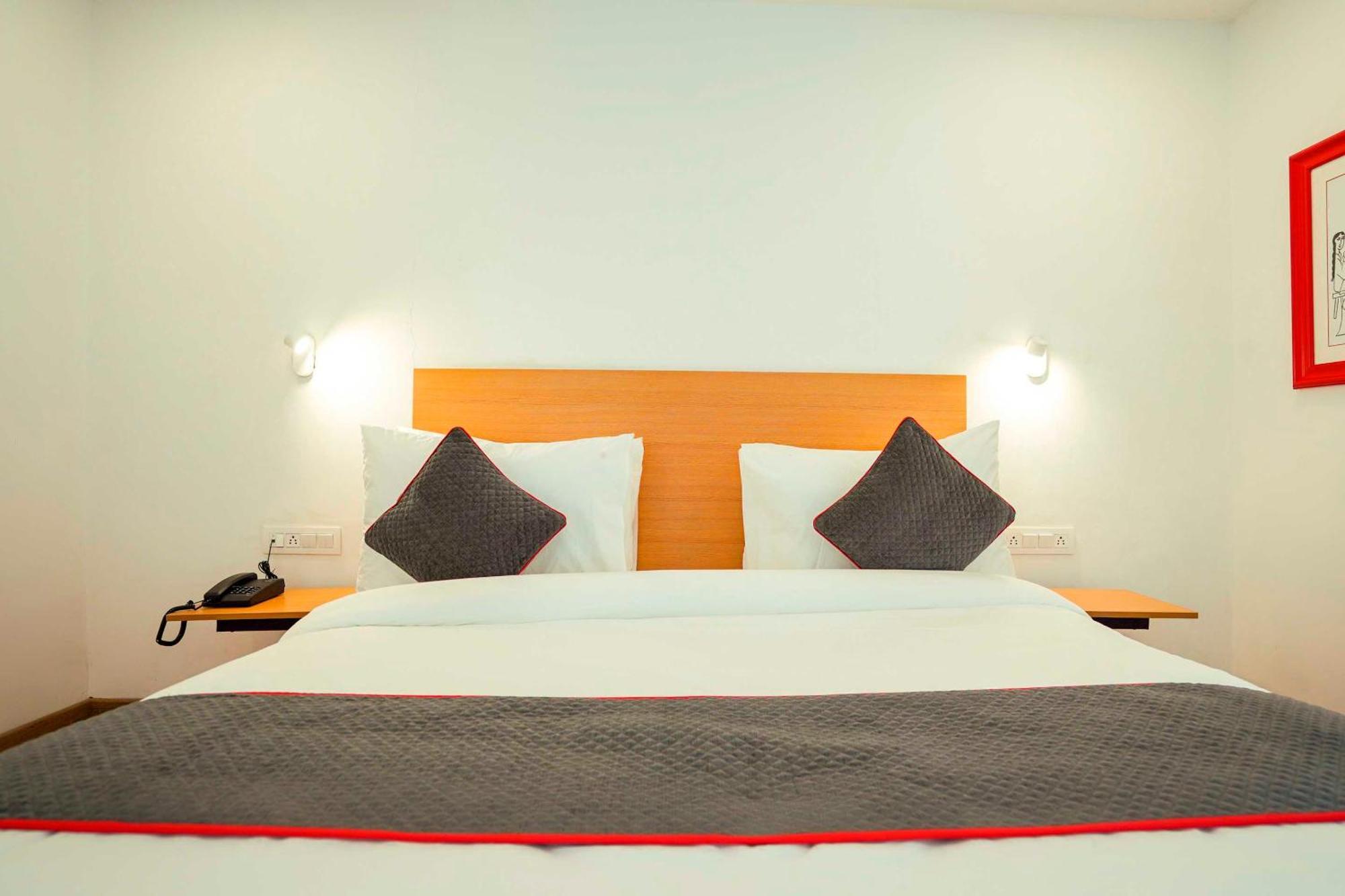 Indirapuram Super Townhouse O Hotel Aditya Residency Near Parthala Over Bridge Sector 121 Noida מראה חיצוני תמונה