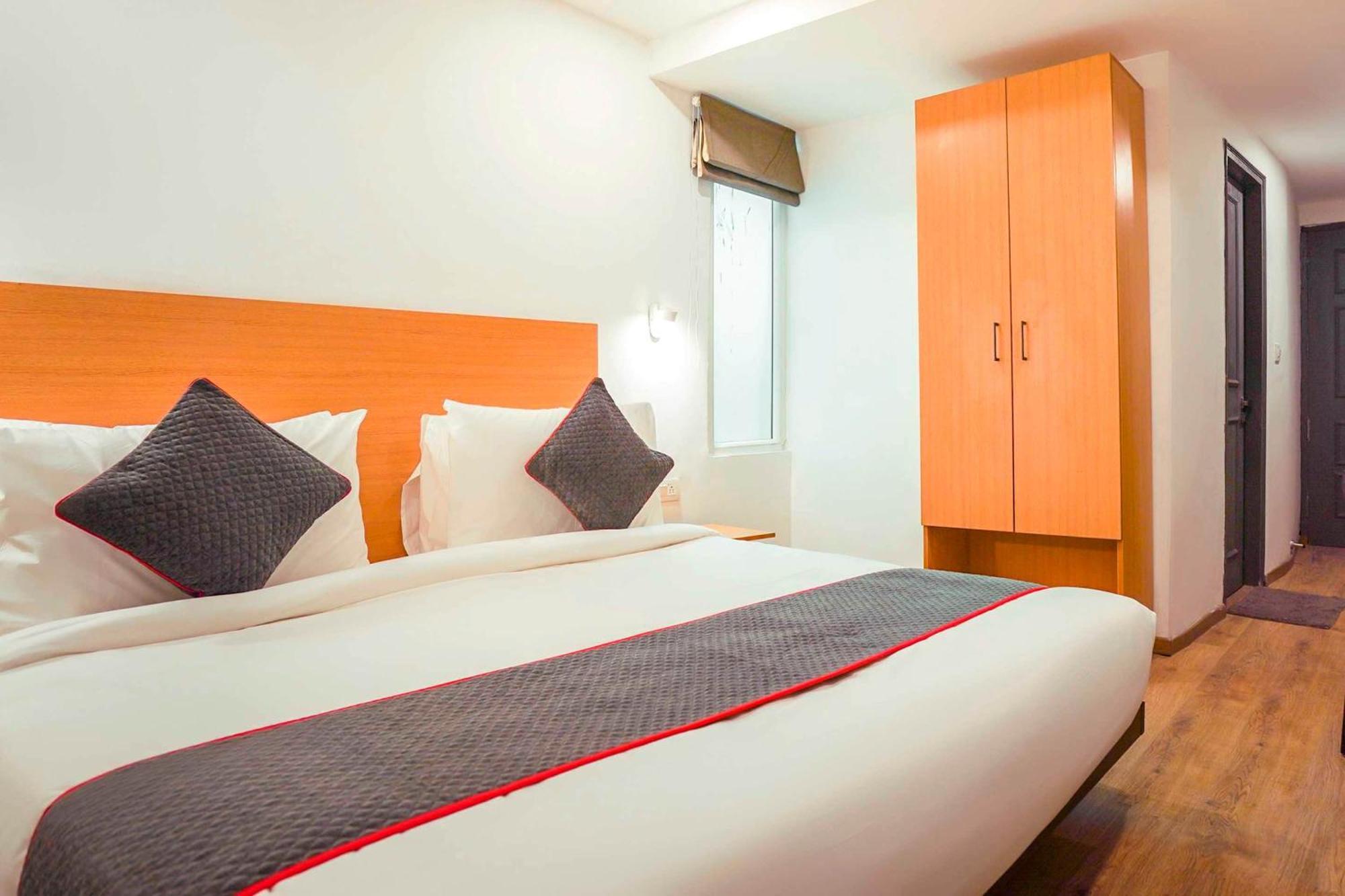 Indirapuram Super Townhouse O Hotel Aditya Residency Near Parthala Over Bridge Sector 121 Noida מראה חיצוני תמונה